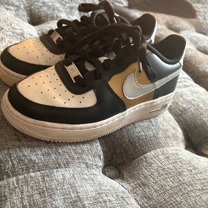 Nike Air Force 1 Gradeschool Gold Metallic Silver
